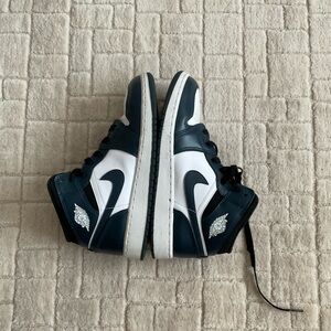 Nike Air Jordan 1’s Mid Navy | Size 6 | USED